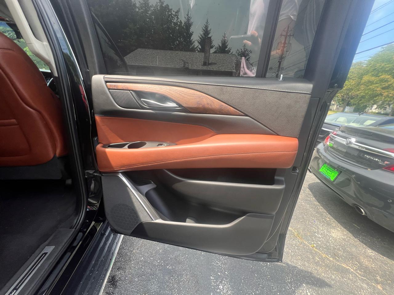 Cadillac Escalade ESV 4WD 4dr Luxury 2017