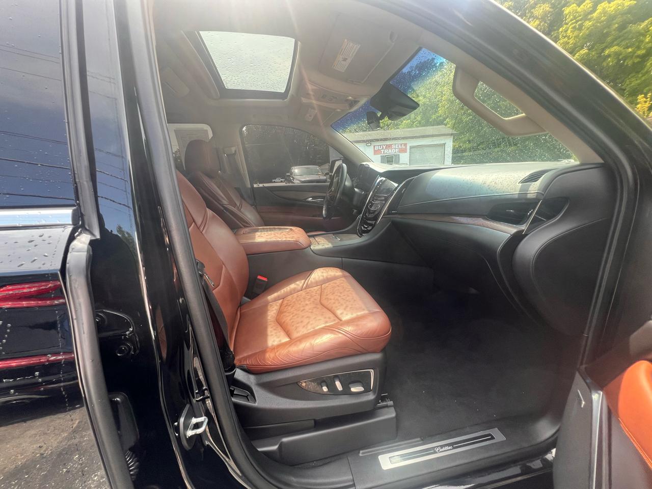 Cadillac Escalade ESV 4WD 4dr Luxury 2017