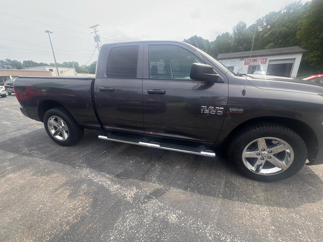 RAM 1500 Express 4x4 Quad Cab 6'4" Box 2018