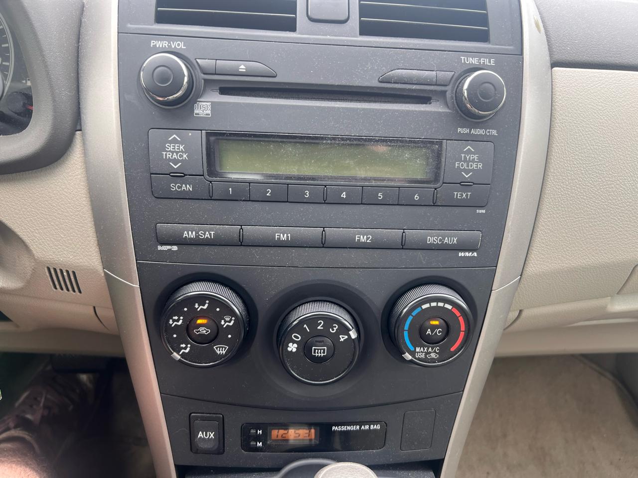 Toyota Corolla 4dr Sdn Man (Natl) 2010