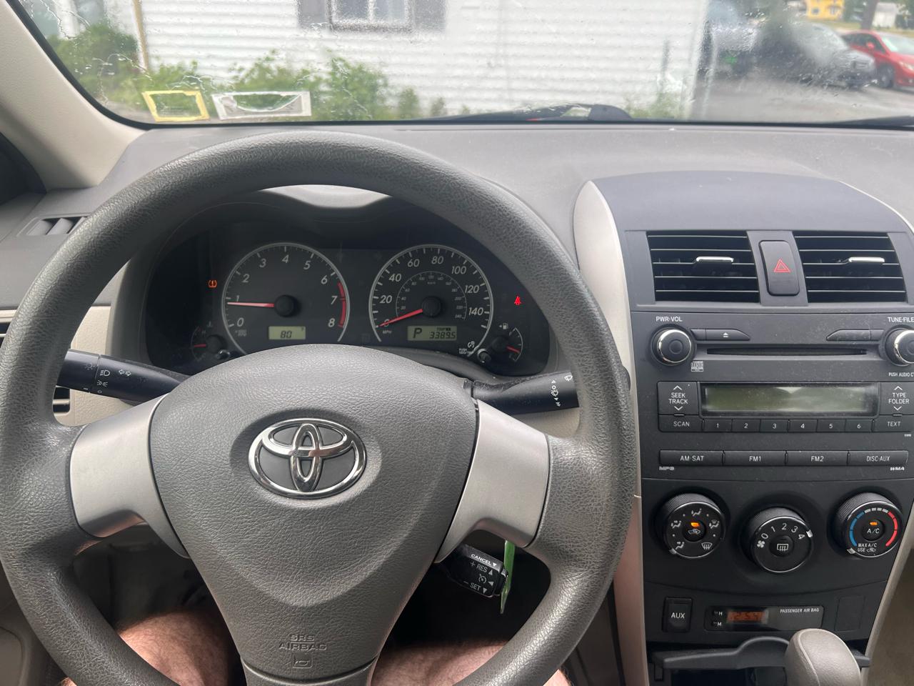 Toyota Corolla 4dr Sdn Man (Natl) 2010