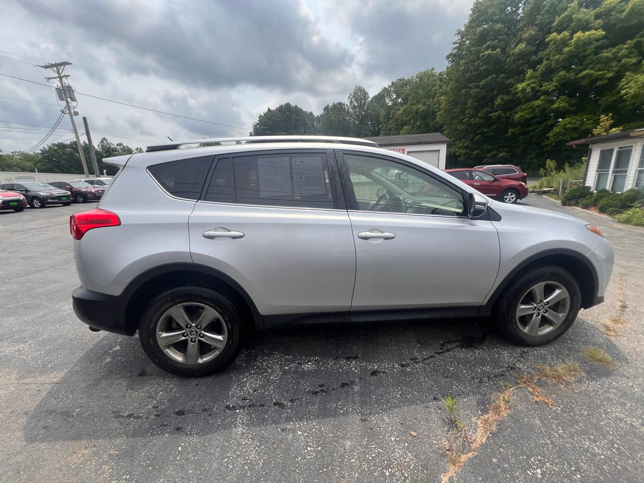 Toyota RAV4 AWD 4dr XLE (Natl) 2015