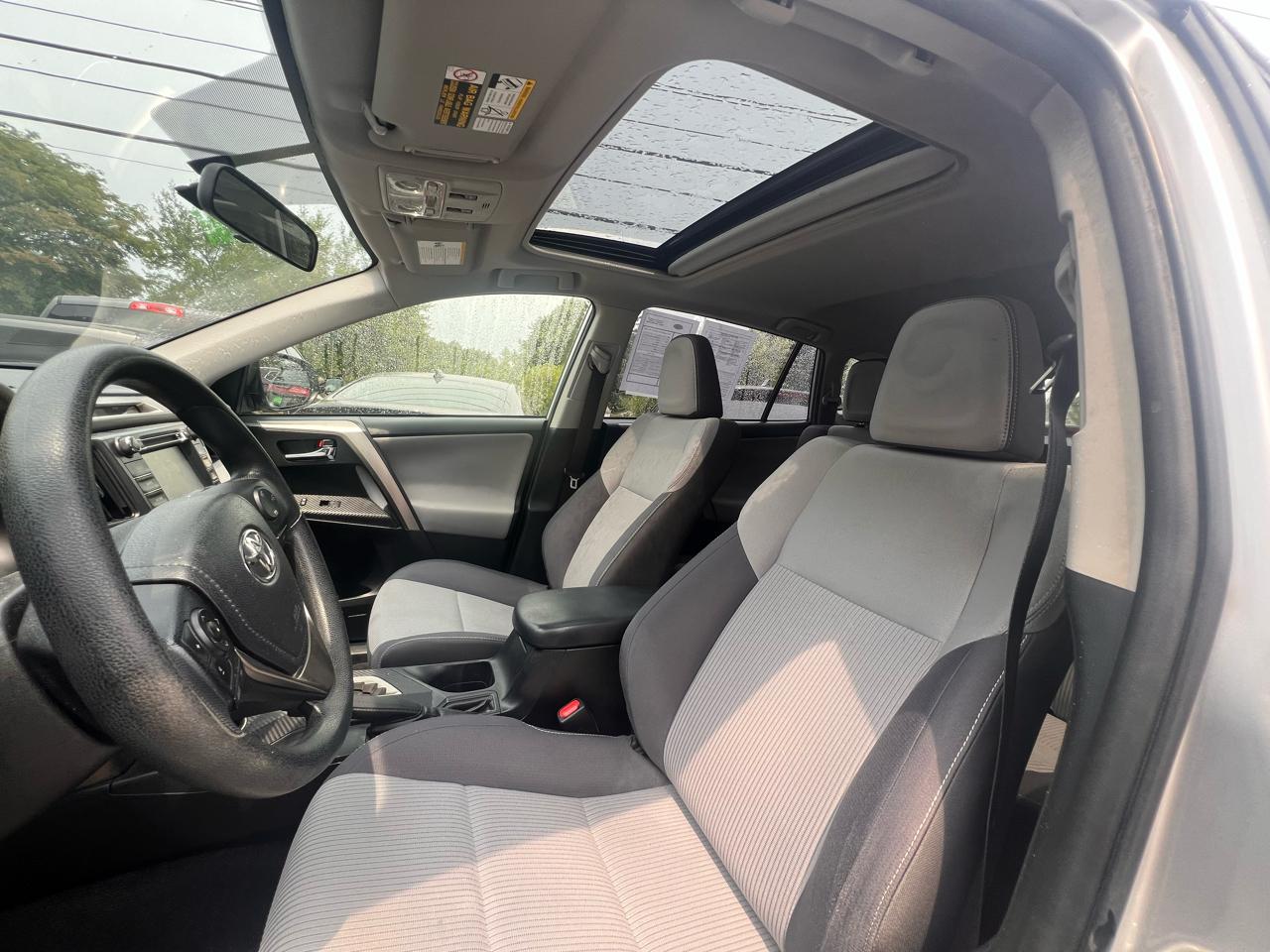 Toyota RAV4 AWD 4dr XLE (Natl) 2015