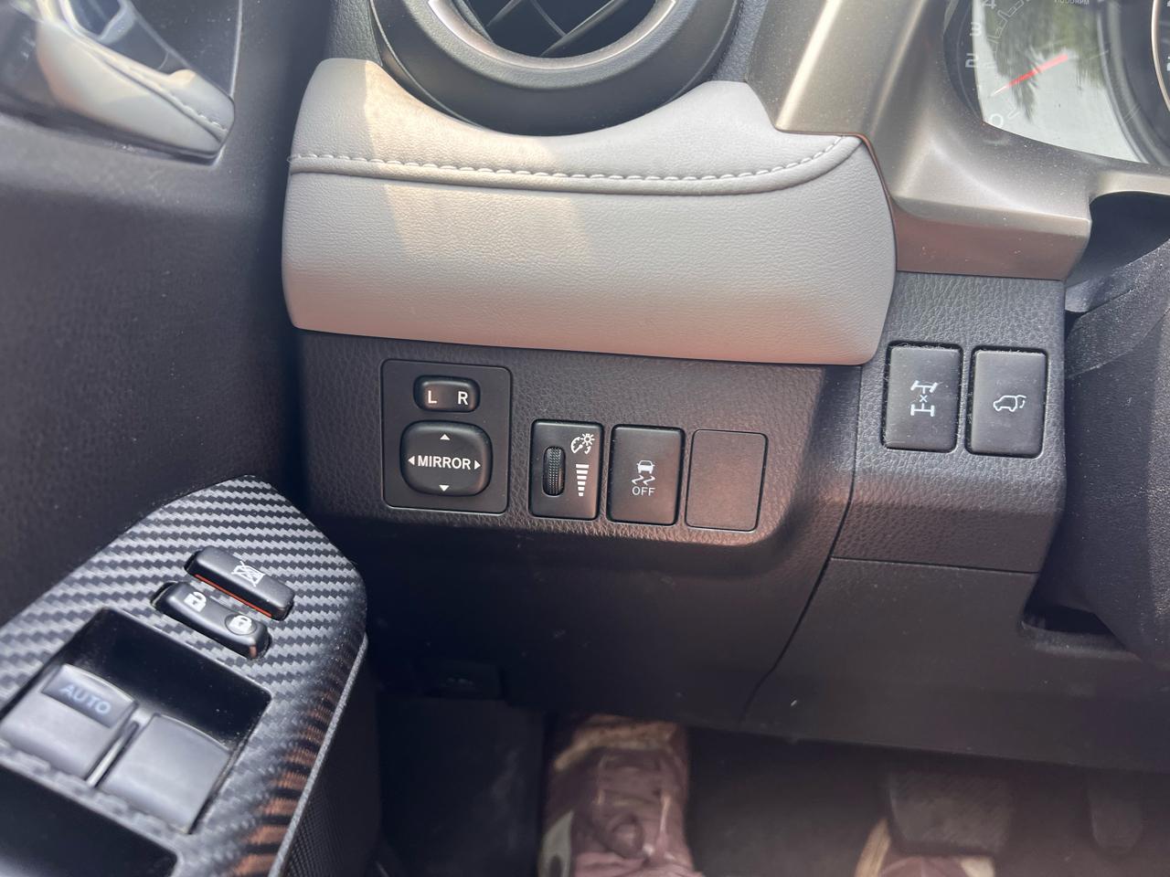 Toyota RAV4 AWD 4dr XLE (Natl) 2015