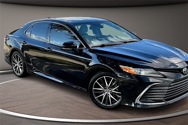 Toyota Camry Hybrid XLE CVT (Natl) 2022