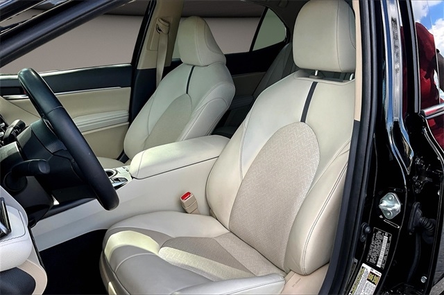 Toyota Camry Hybrid XLE CVT (Natl) 2022