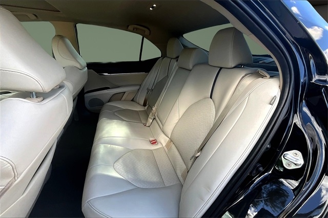 Toyota Camry Hybrid XLE CVT (Natl) 2022