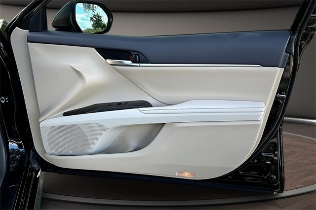 Toyota Camry Hybrid XLE CVT (Natl) 2022