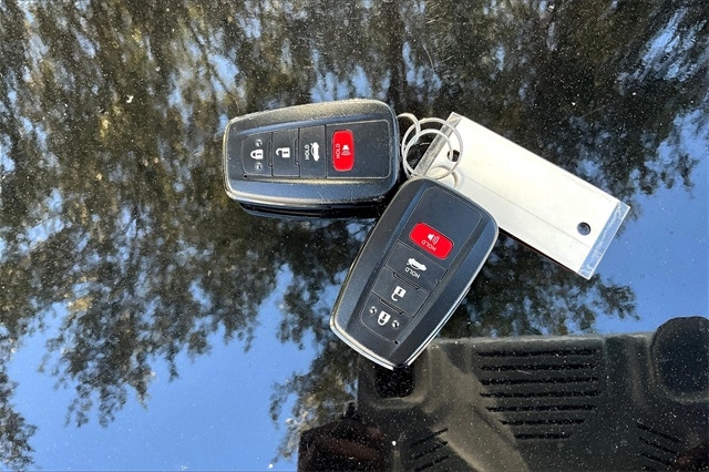 Toyota Camry Hybrid XLE CVT (Natl) 2022