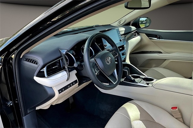 Toyota Camry Hybrid XLE CVT (Natl) 2022