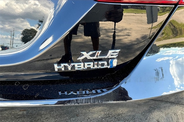 Toyota Camry Hybrid XLE CVT (Natl) 2022