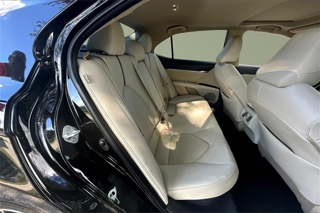 Toyota Camry Hybrid XLE CVT (Natl) 2022