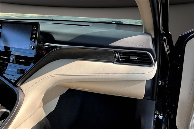 Toyota Camry Hybrid XLE CVT (Natl) 2022