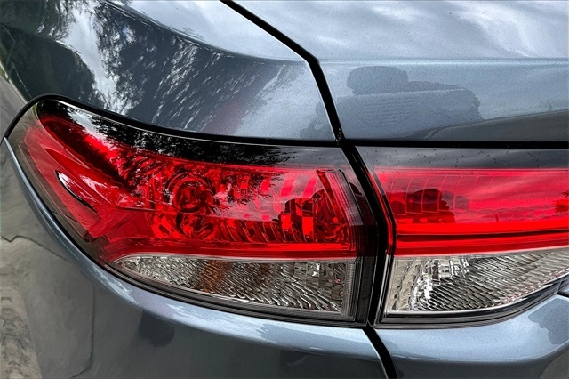 Toyota Corolla LE CVT (Natl) 2024