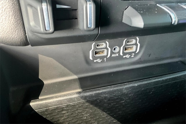 RAM 1500 Big Horn 4x4 Quad Cab 6'4" Box 2021