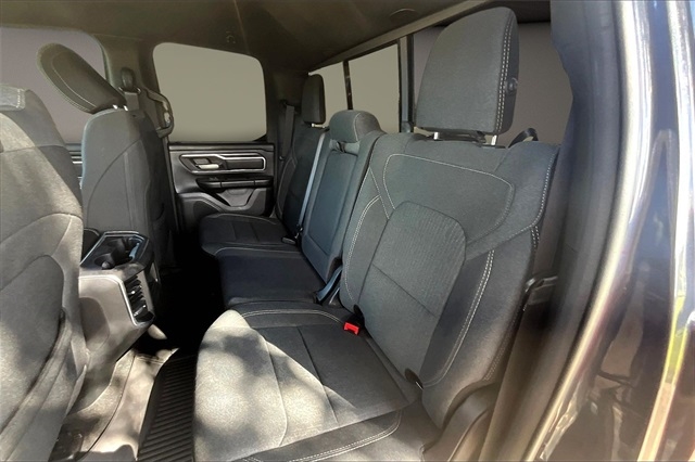 RAM 1500 Big Horn 4x4 Quad Cab 6'4" Box 2021