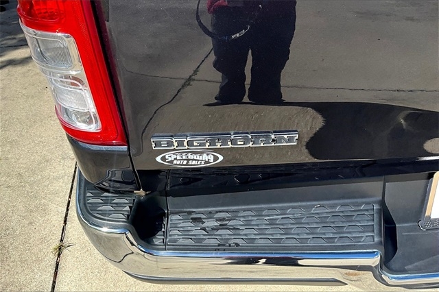 RAM 1500 Big Horn 4x4 Quad Cab 6'4" Box 2021