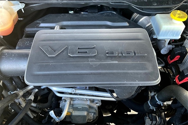 RAM 1500 Big Horn 4x4 Quad Cab 6'4" Box 2021