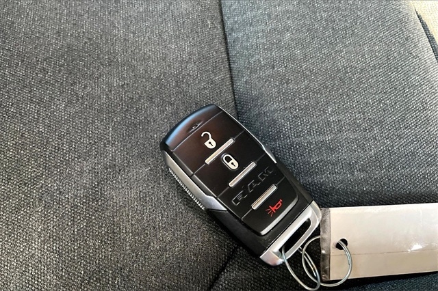 RAM 1500 Big Horn 4x4 Quad Cab 6'4" Box 2021