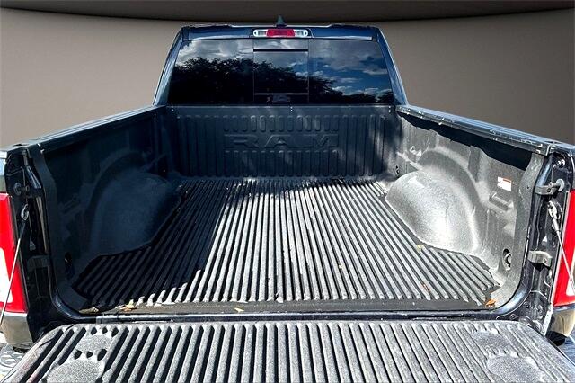 RAM 1500 Big Horn 4x4 Quad Cab 6'4" Box 2021