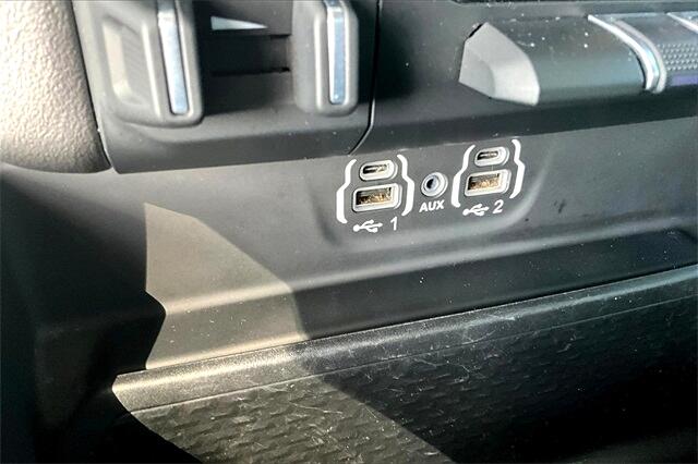 RAM 1500 Big Horn 4x4 Quad Cab 6'4" Box 2021