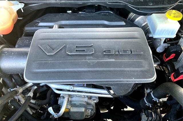 RAM 1500 Big Horn 4x4 Quad Cab 6'4" Box 2021