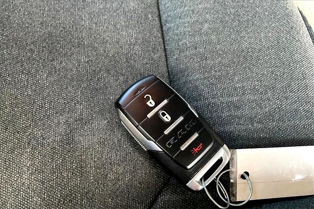 RAM 1500 Big Horn 4x4 Quad Cab 6'4" Box 2021