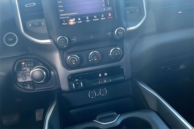 RAM 1500 Big Horn 4x4 Quad Cab 6'4" Box 2021