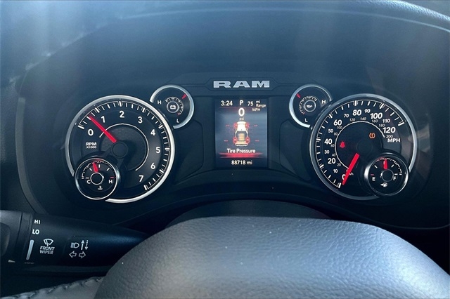 RAM 1500 Big Horn 4x4 Quad Cab 6'4" Box 2021