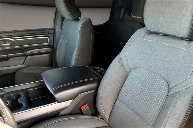 RAM 1500 Big Horn 4x4 Quad Cab 6'4" Box 2021