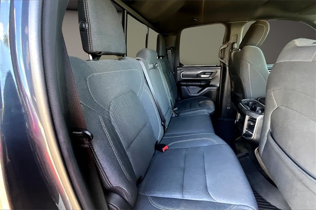 RAM 1500 Big Horn 4x4 Quad Cab 6'4" Box 2021