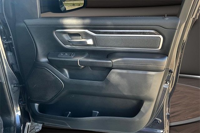 RAM 1500 Big Horn 4x4 Quad Cab 6'4" Box 2021