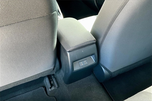 Toyota Corolla LE CVT (Natl) 2024