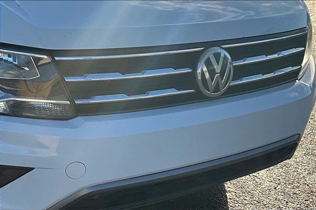 Volkswagen Tiguan 2.0T SEL R-Line Black FWD 2019