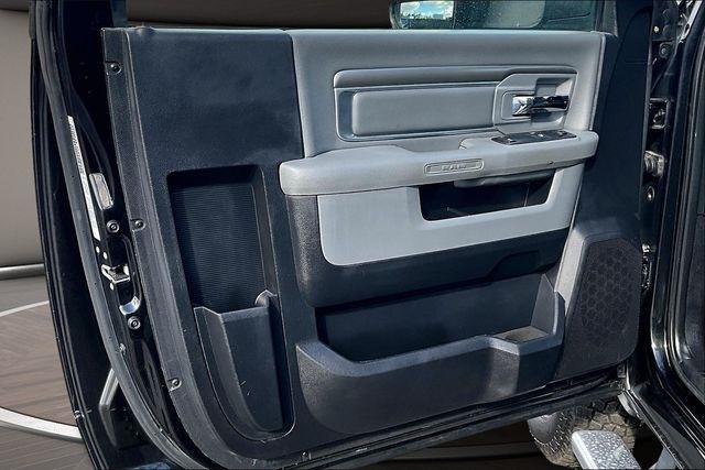 RAM 3500 4WD Reg Cab 167" WB 84" CA SLT 2016