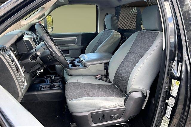 RAM 3500 4WD Reg Cab 167" WB 84" CA SLT 2016