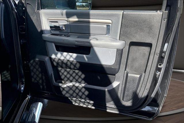 RAM 3500 4WD Reg Cab 167" WB 84" CA SLT 2016