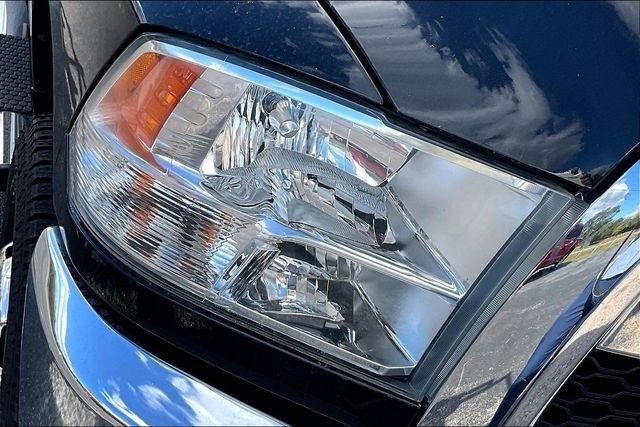 RAM 3500 4WD Reg Cab 167" WB 84" CA SLT 2016