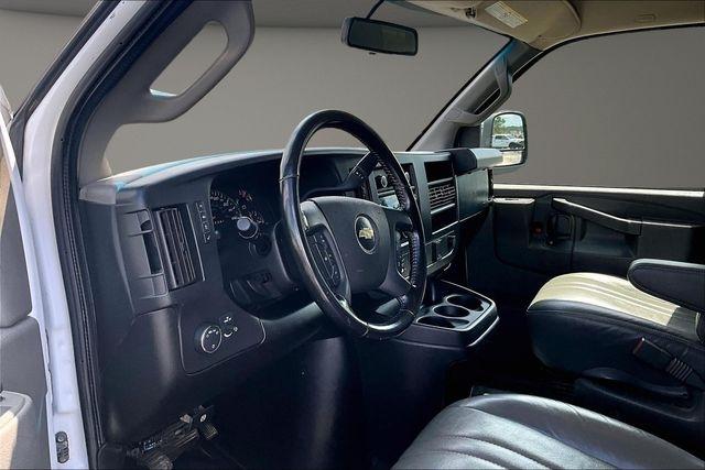 Chevrolet Express Passenger RWD 3500 155" LS 2022