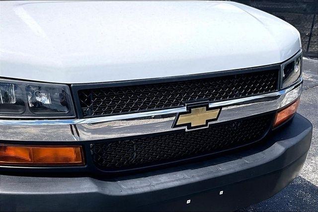Chevrolet Express Passenger RWD 3500 155" LS 2022
