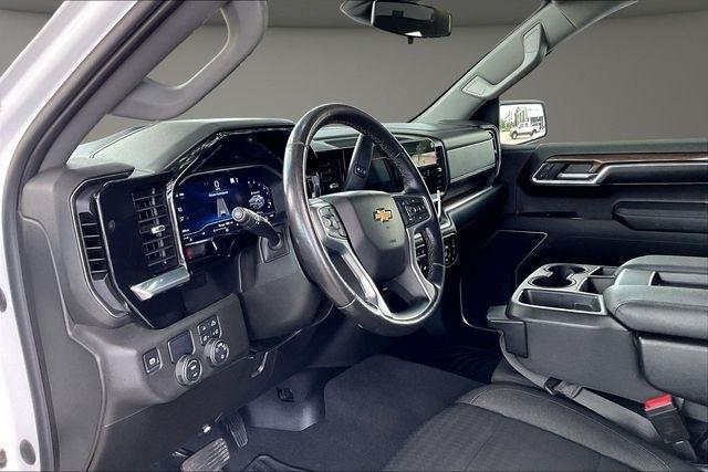 Chevrolet Silverado 1500 2WD Crew Cab 157" LT 2022