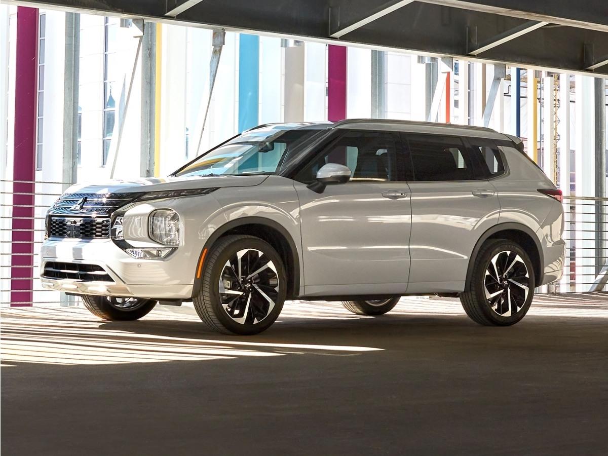 2022 Mitsubishi Outlander SEL 2WD's photo