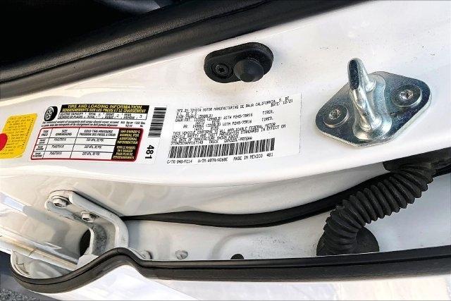 Toyota Tacoma 2WD TRD Off Road Double Cab 5' Bed V6 AT (Natl) 2022