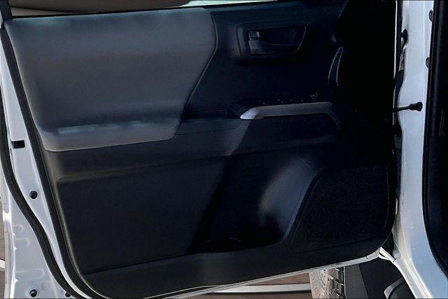 Toyota Tacoma 2WD TRD Off Road Double Cab 5' Bed V6 AT (Natl) 2022