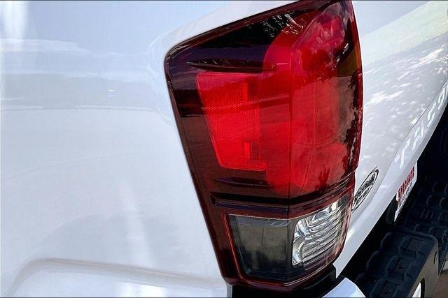 Toyota Tacoma 2WD TRD Off Road Double Cab 5' Bed V6 AT (Natl) 2022