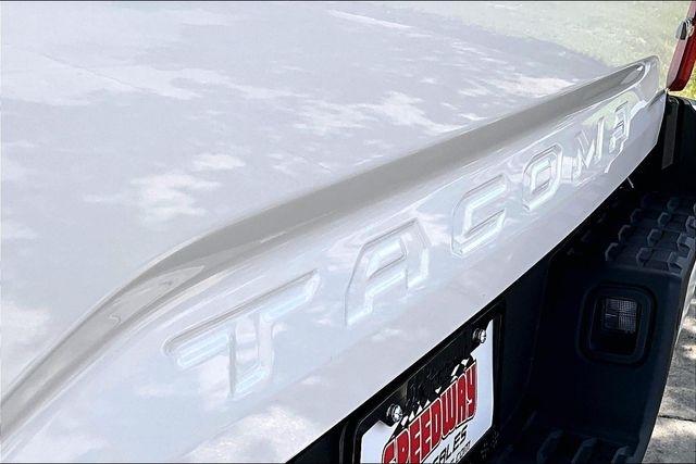 Toyota Tacoma 2WD TRD Off Road Double Cab 5' Bed V6 AT (Natl) 2022