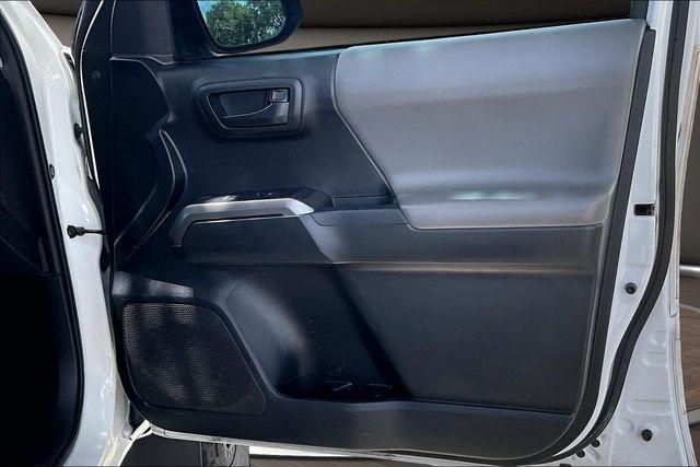 Toyota Tacoma 2WD TRD Off Road Double Cab 5' Bed V6 AT (Natl) 2022