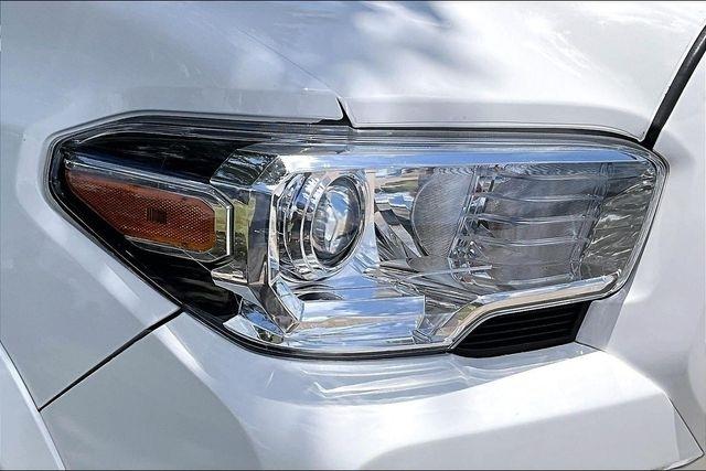 Toyota Tacoma 2WD TRD Off Road Double Cab 5' Bed V6 AT (Natl) 2022