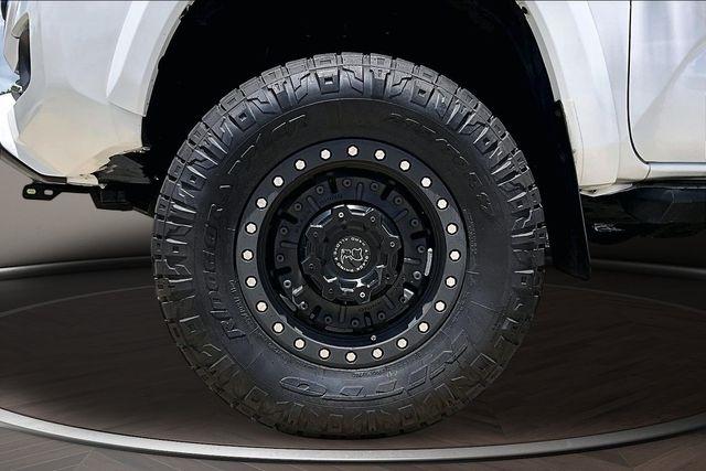 Toyota Tacoma 2WD TRD Off Road Double Cab 5' Bed V6 AT (Natl) 2022