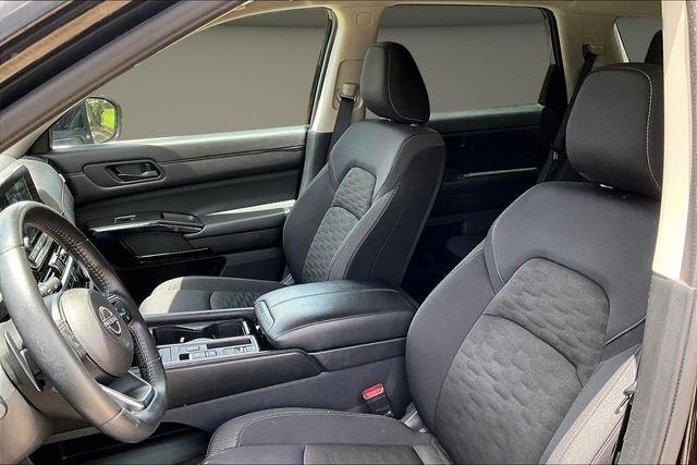 Nissan Pathfinder SV 2WD 2025